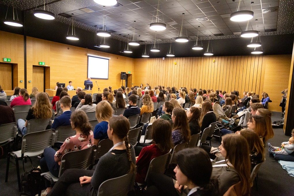 Konferencja "Po drugiej stronie lustra"