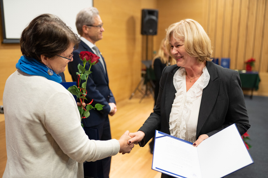 Acknowledgements to retired employees of our university