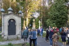 On the other side of the cemetery gate. Graves of physicians and pharmacists in Warsaw’s Protestant necropolises