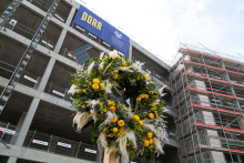 Panicle with yellow flowers, and symbolic carpenters' tools