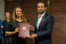 A woman and a man. Together they hold a diploma