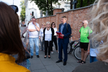 W pętli Uroborosa i Eskulapa. Groby słynnych medyków farmaceutów na Starych Powązkach_01.jpg