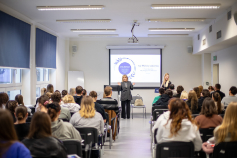 Meeting of nursing students with the head of the National Board of Nurses and Midwives